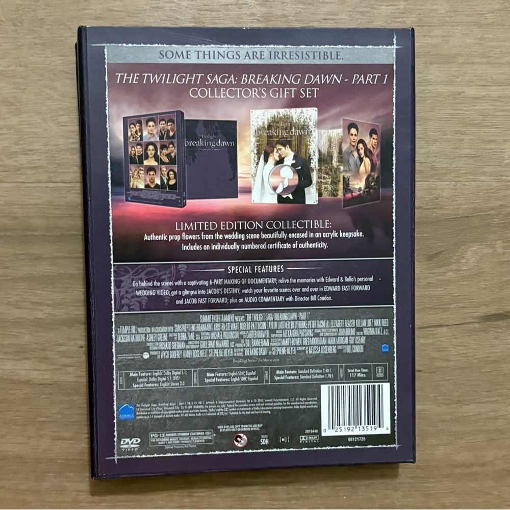 Twilight Saga Breaking Dawn part 1 DVD set with collectible prop flower Like New - Picture 7 of 7
